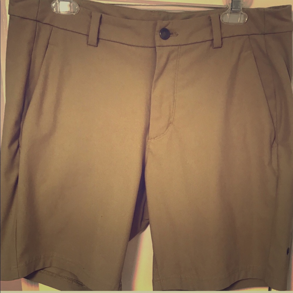 Lululemon men’s size 36” shorts khaki casual dress